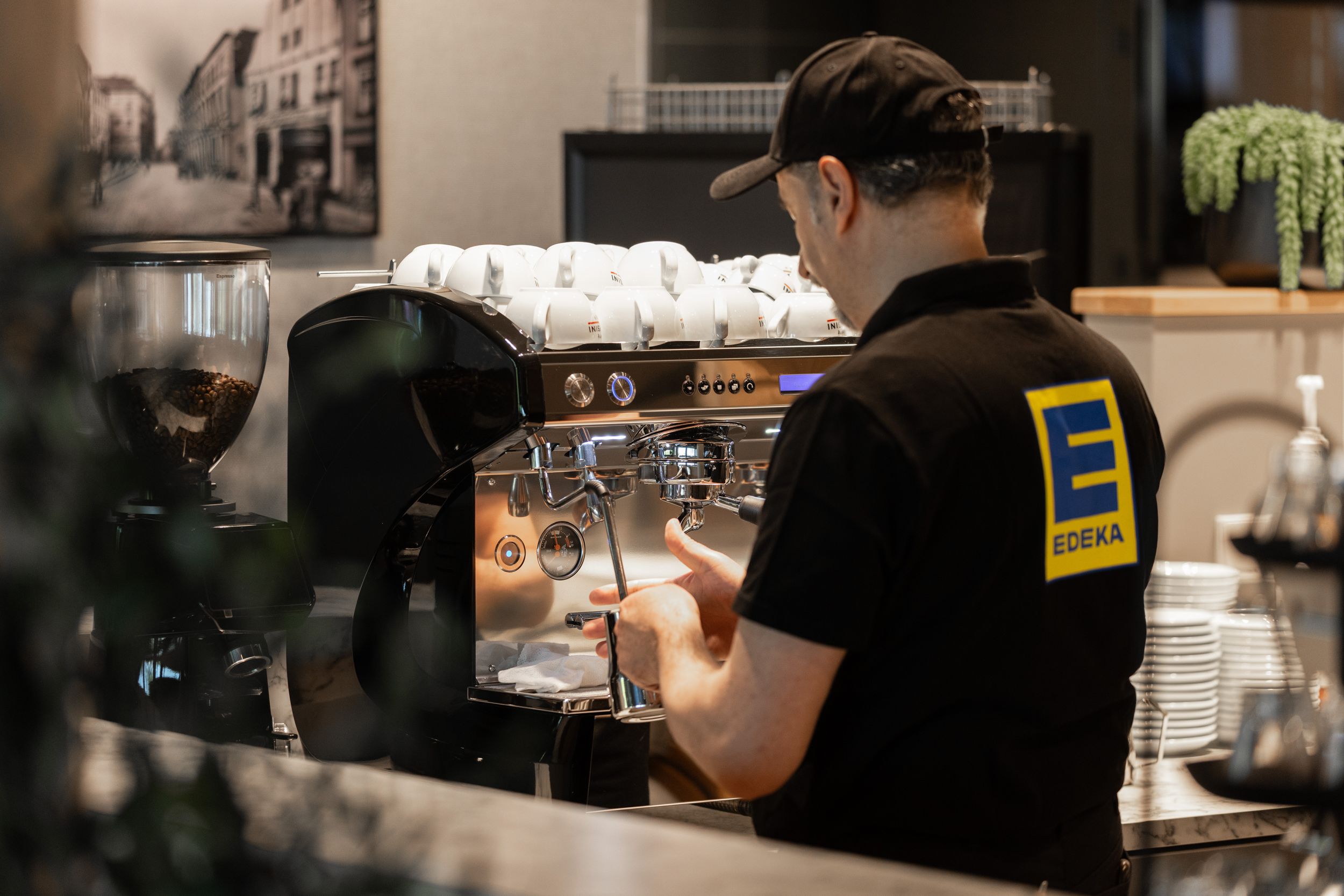 https://www.cafina.ch/portal/pics/2021/Business-Stories/Cases/Edeka/header-edeka.jpg